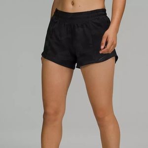 Lululemon Black Camo Hot shorty LR Short 4” Lined, Size 2